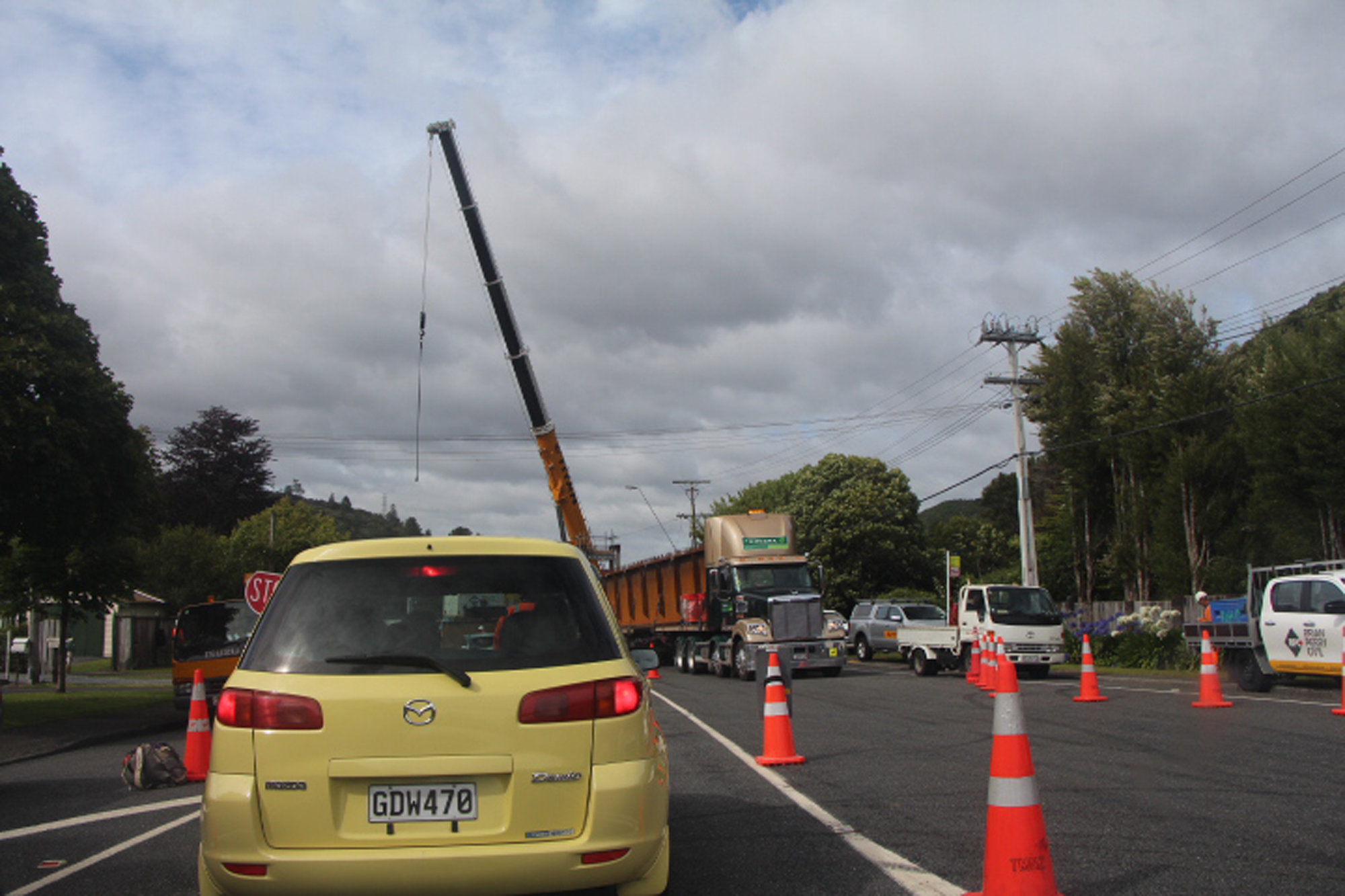 Akatarawa bridge 3 construction  5; beams arriving
