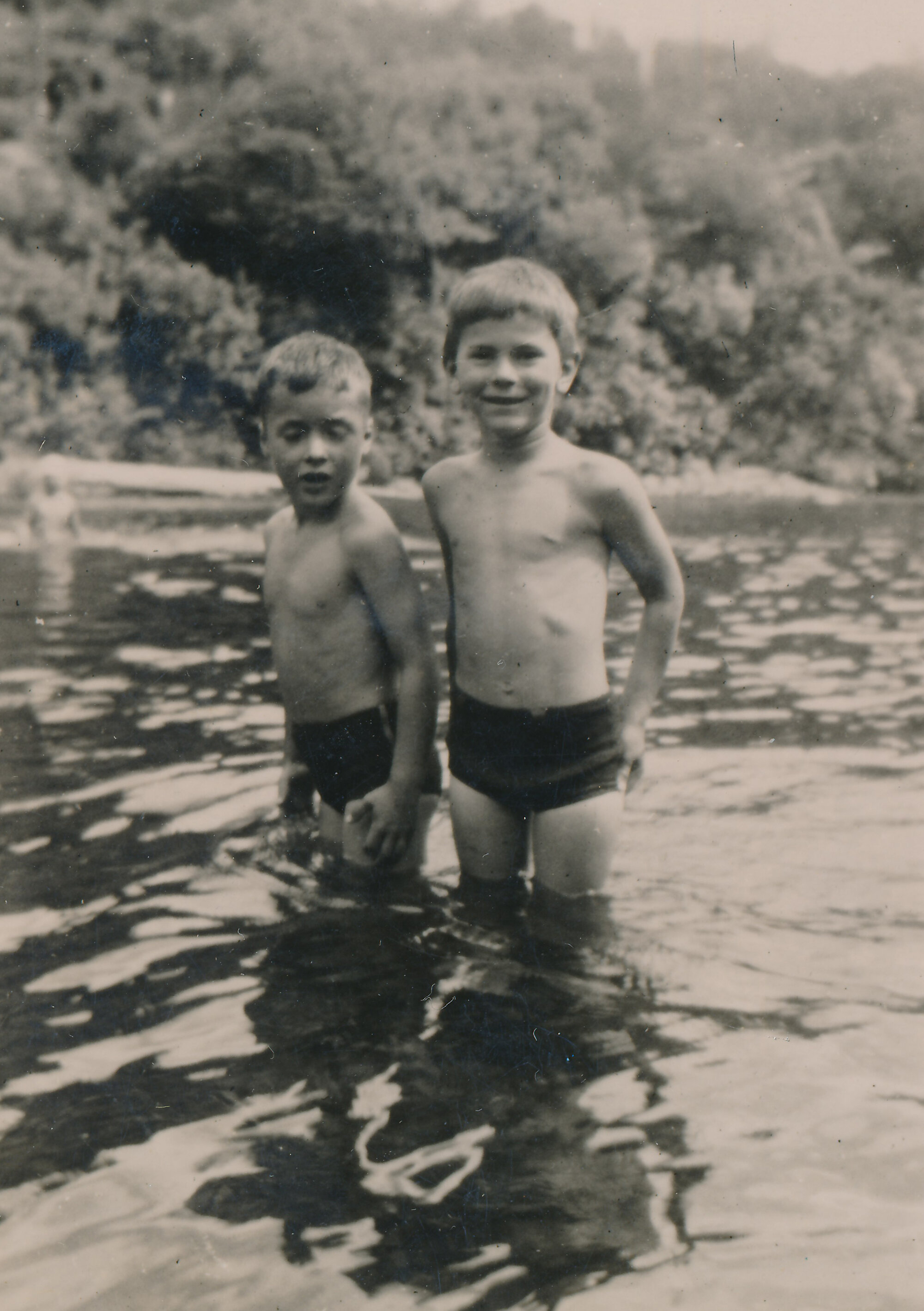 Te Marua School; Te Awa Kairangi / Hutt River swimming hole, circa 1955