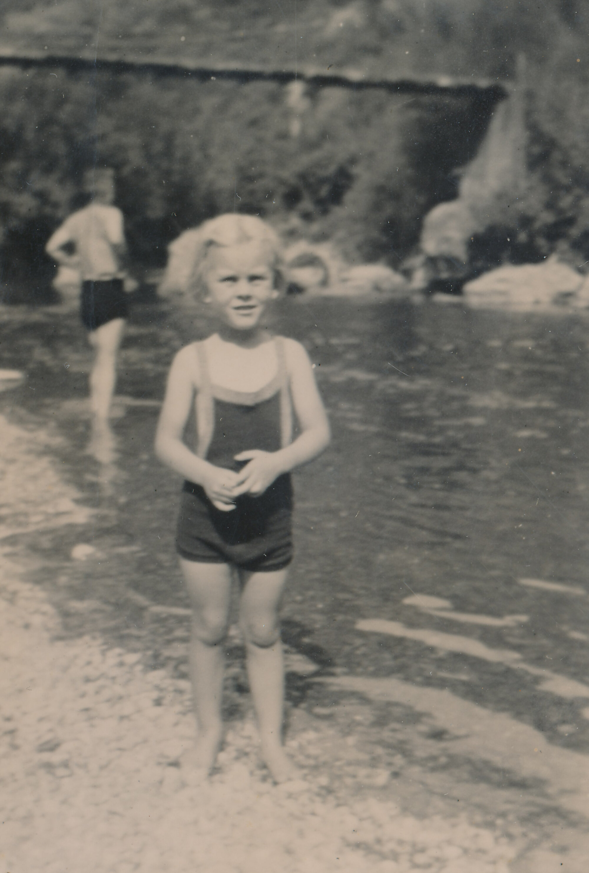 Te Marua School; Te Awa Kairangi / Hutt River swimming hole, circa 1955