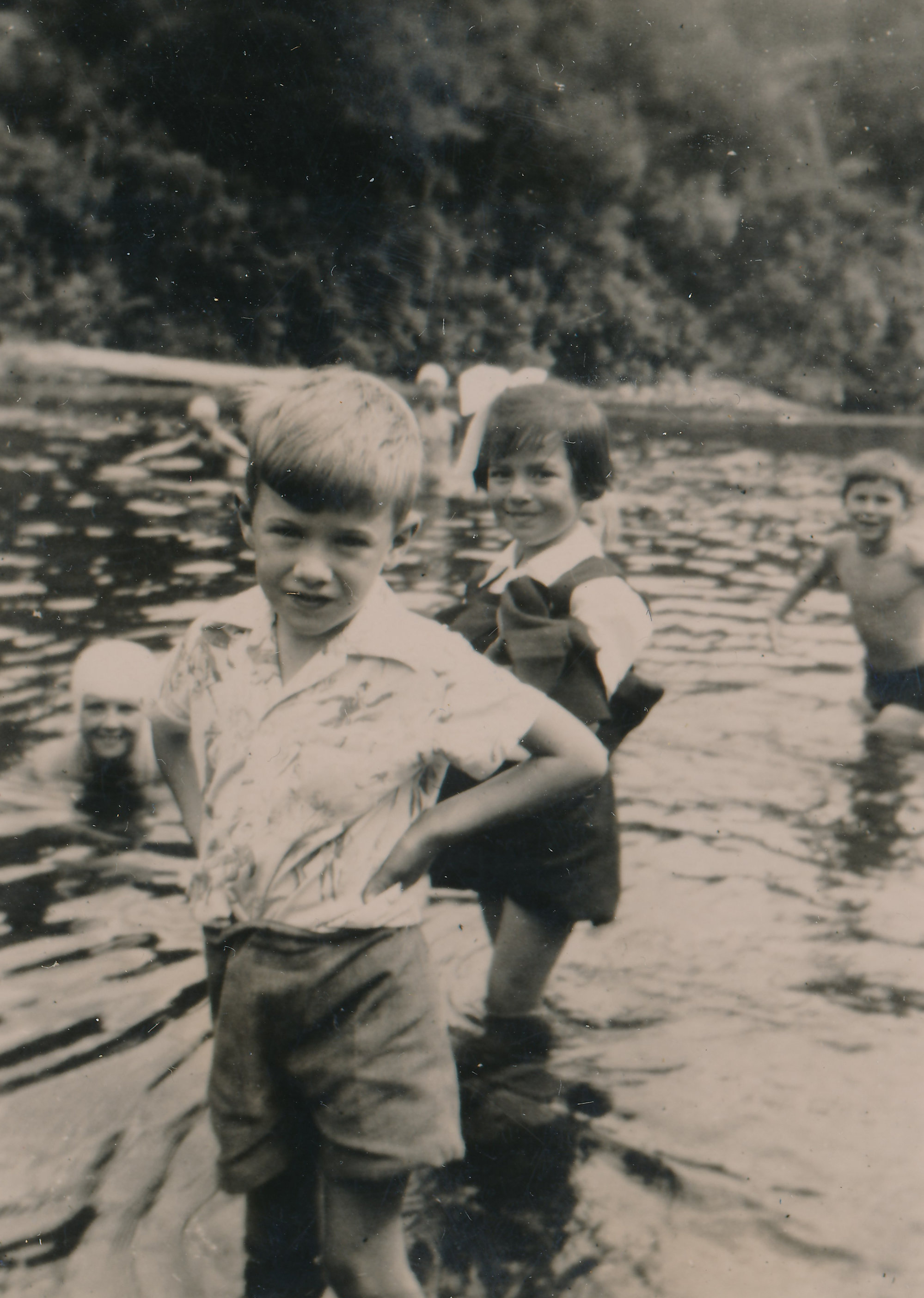 Te Marua School; Te Awa Kairangi / Hutt River swimming hole, circa 1955