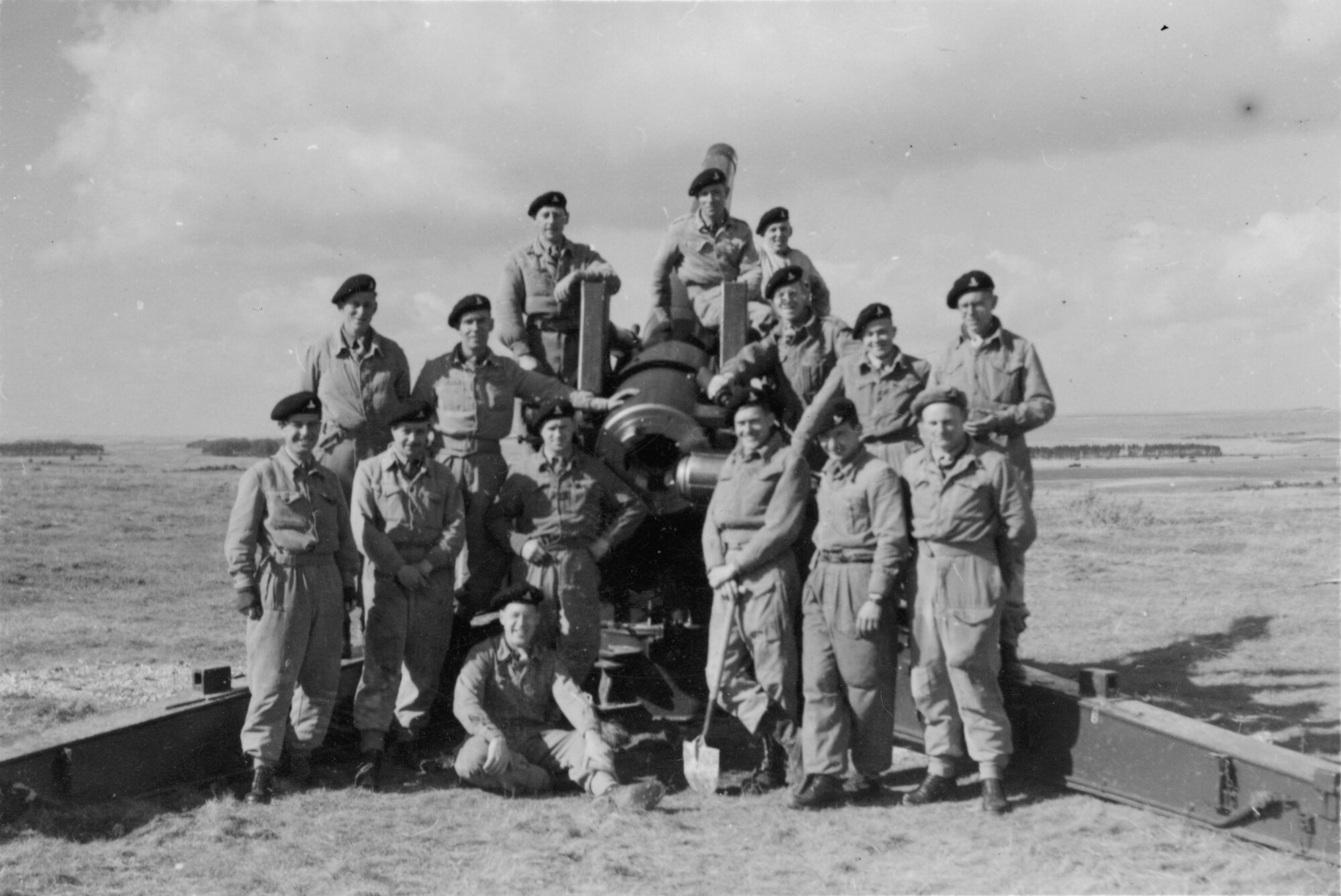 M115 8-inch howitzer 1; gun crew 1. [P1-377-1837]