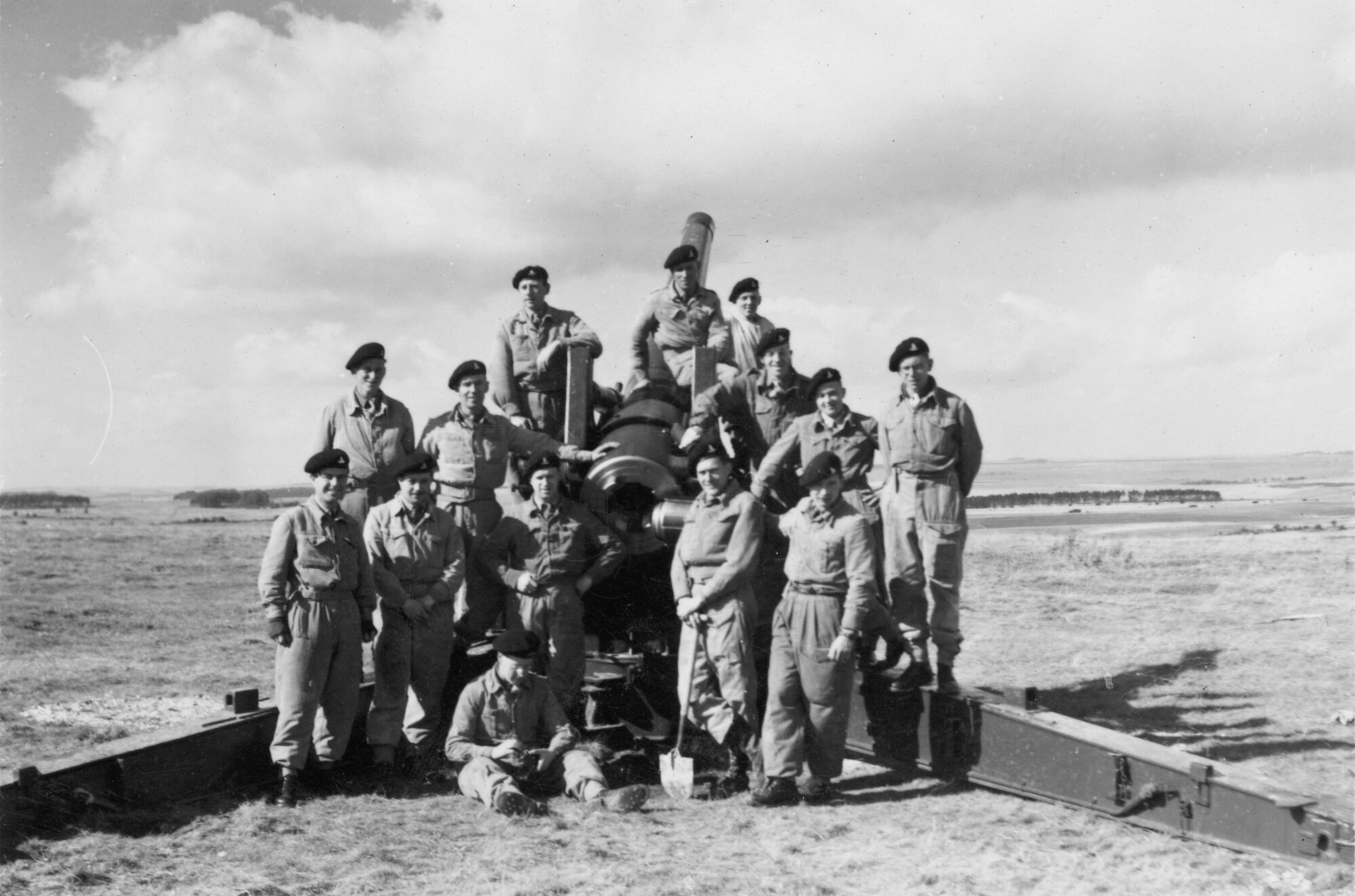M115 8-inch howitzer 2; gun crew 2. [P1-378-1838]