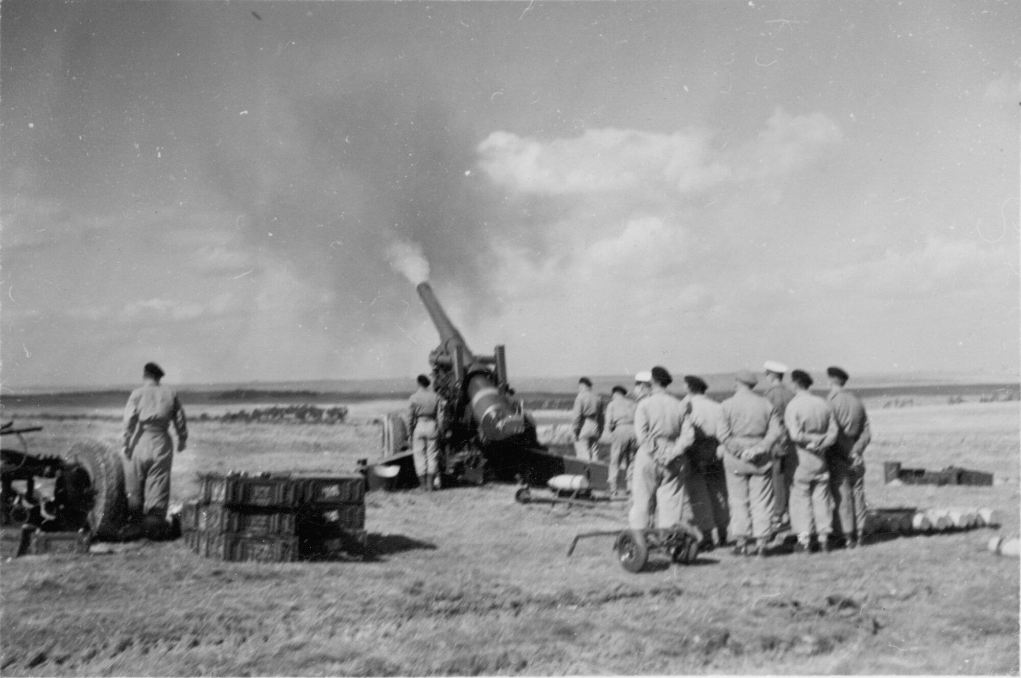 M115 8-inch howitzer 5; near full recoil after firing. [P1-380-1840]