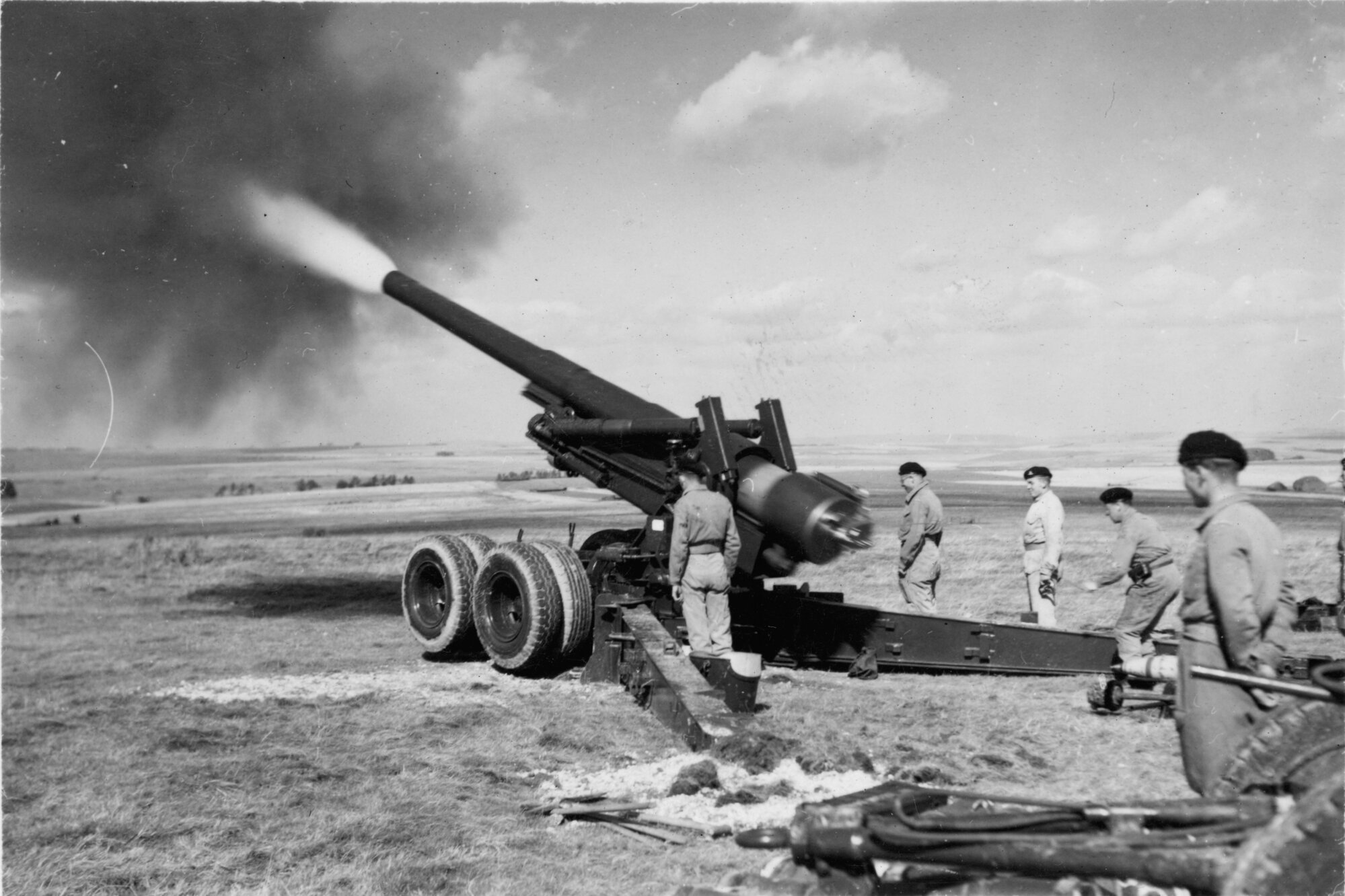 M115 8-inch howitzer 4; firing. [P1-382-1842]