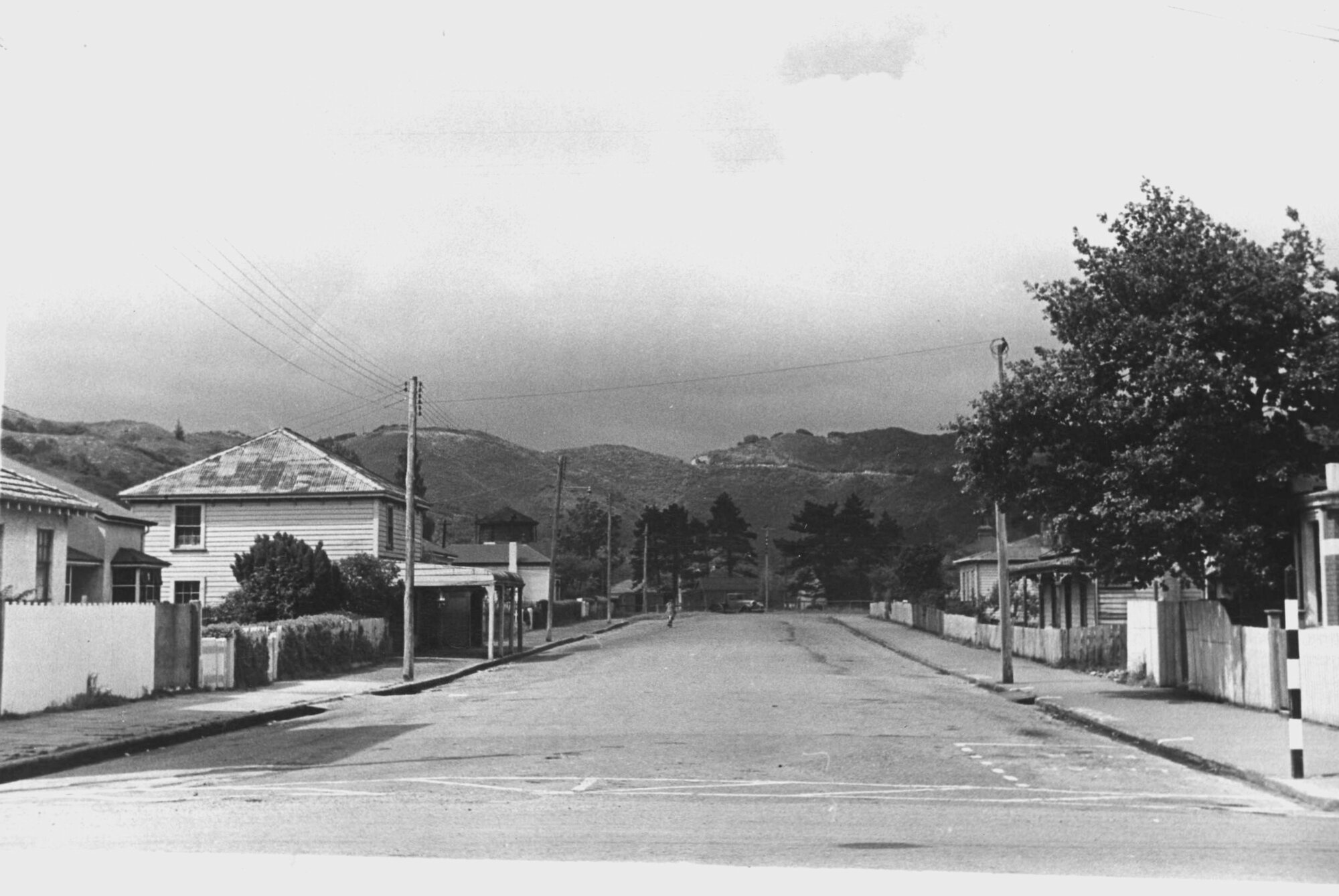 Main St, Upper Hutt, Jan. 1948; south side 13, Station Street and houses (R12A)
