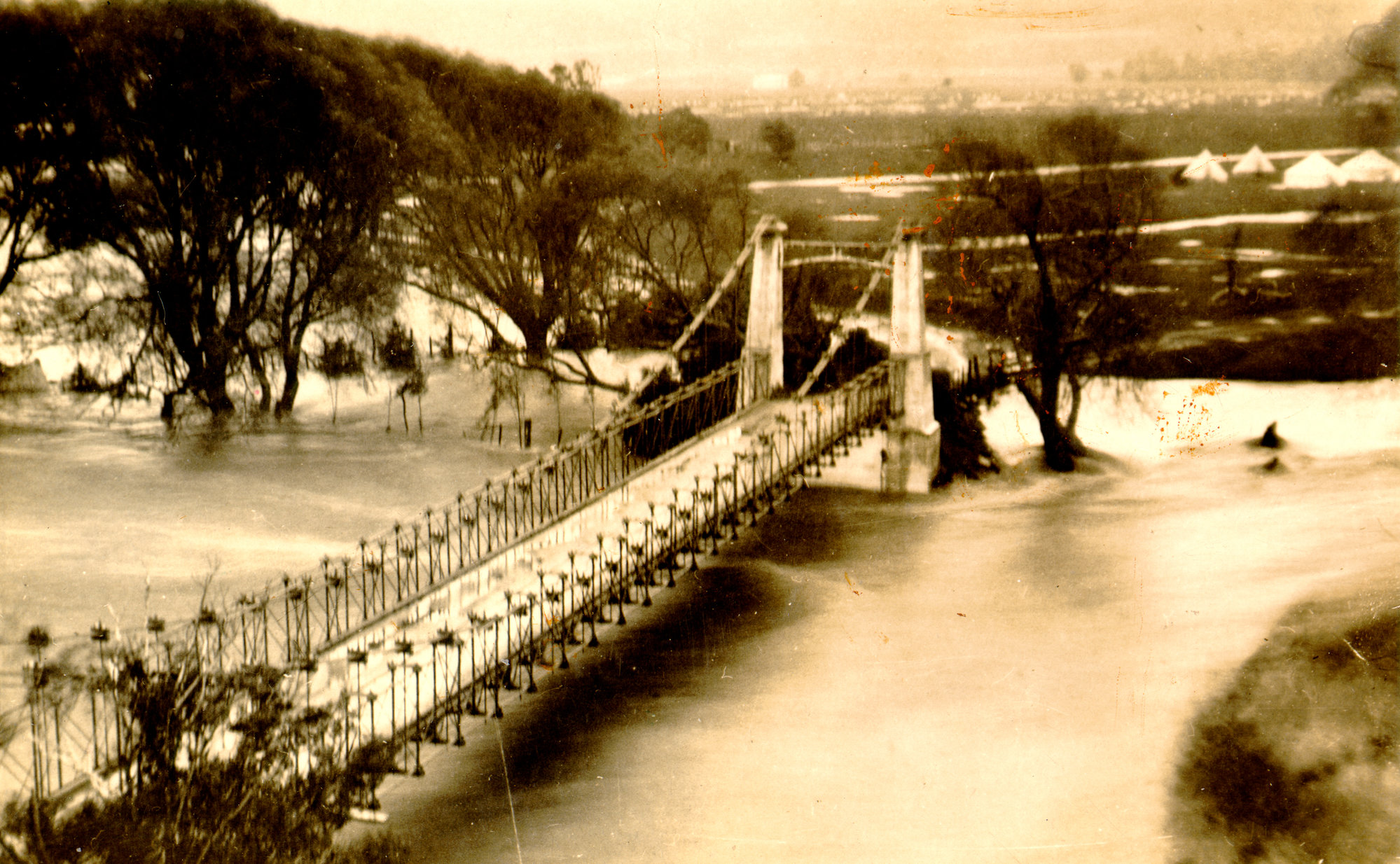 Maoribank Bridge during flood, 1931