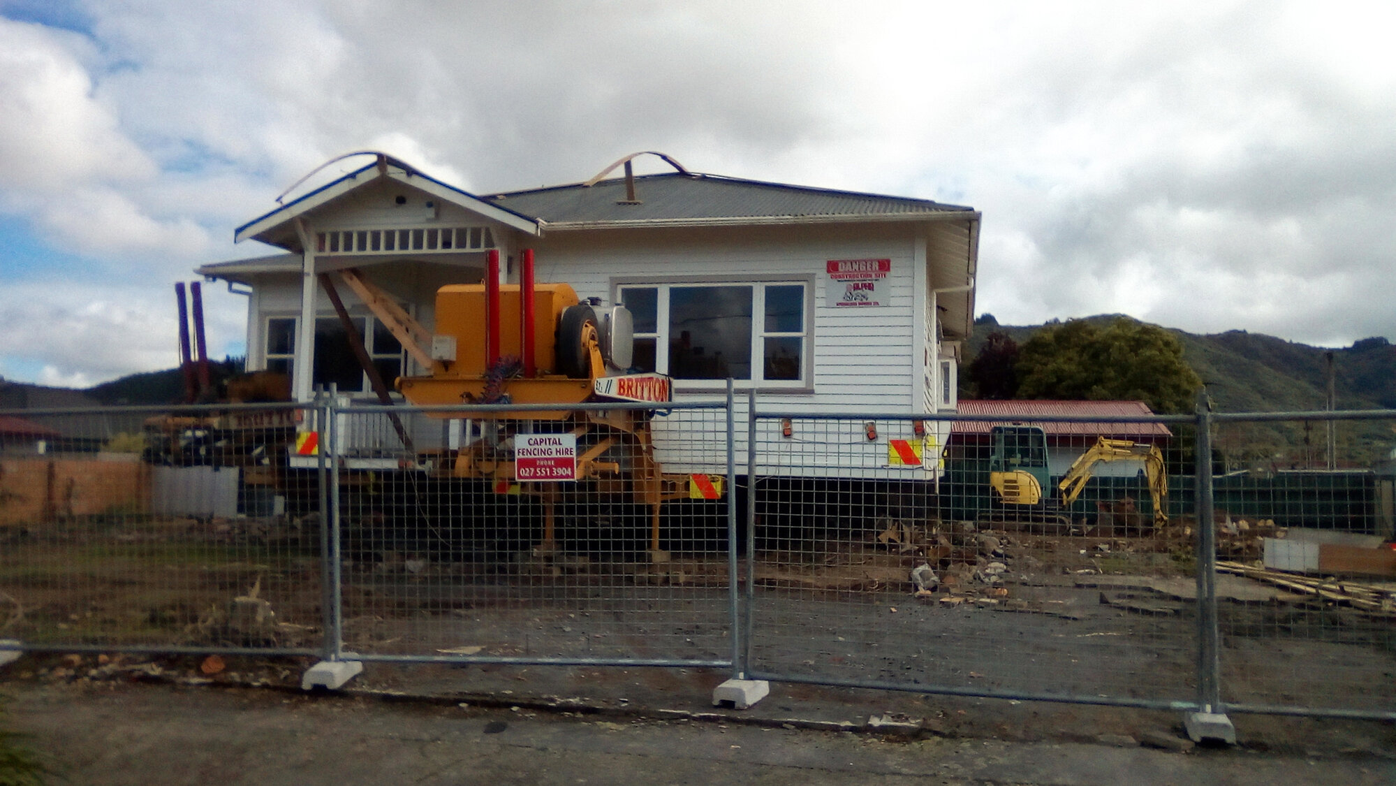 7 Sinclair Street being readied for relocation; November 2018