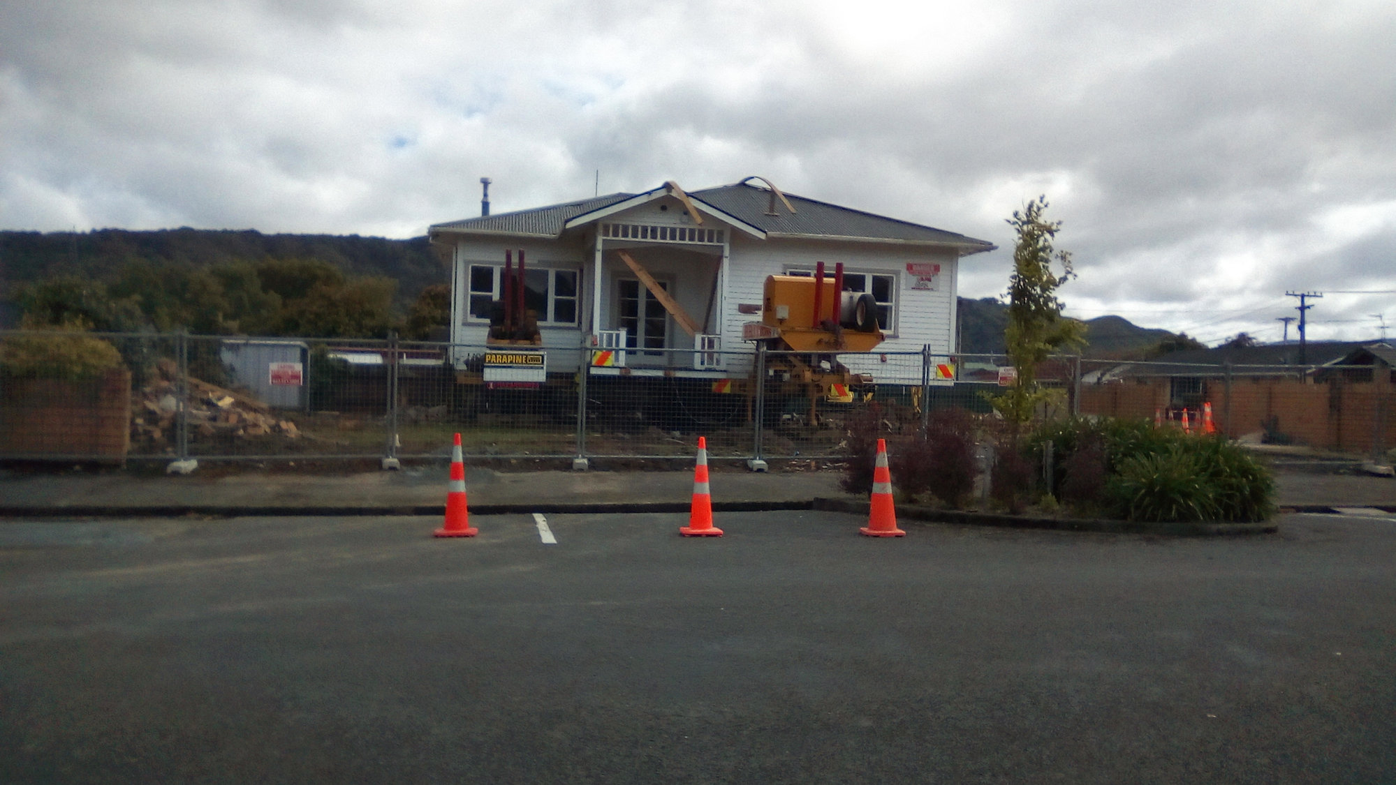 7 Sinclair Street being readied for relocation; November 2018