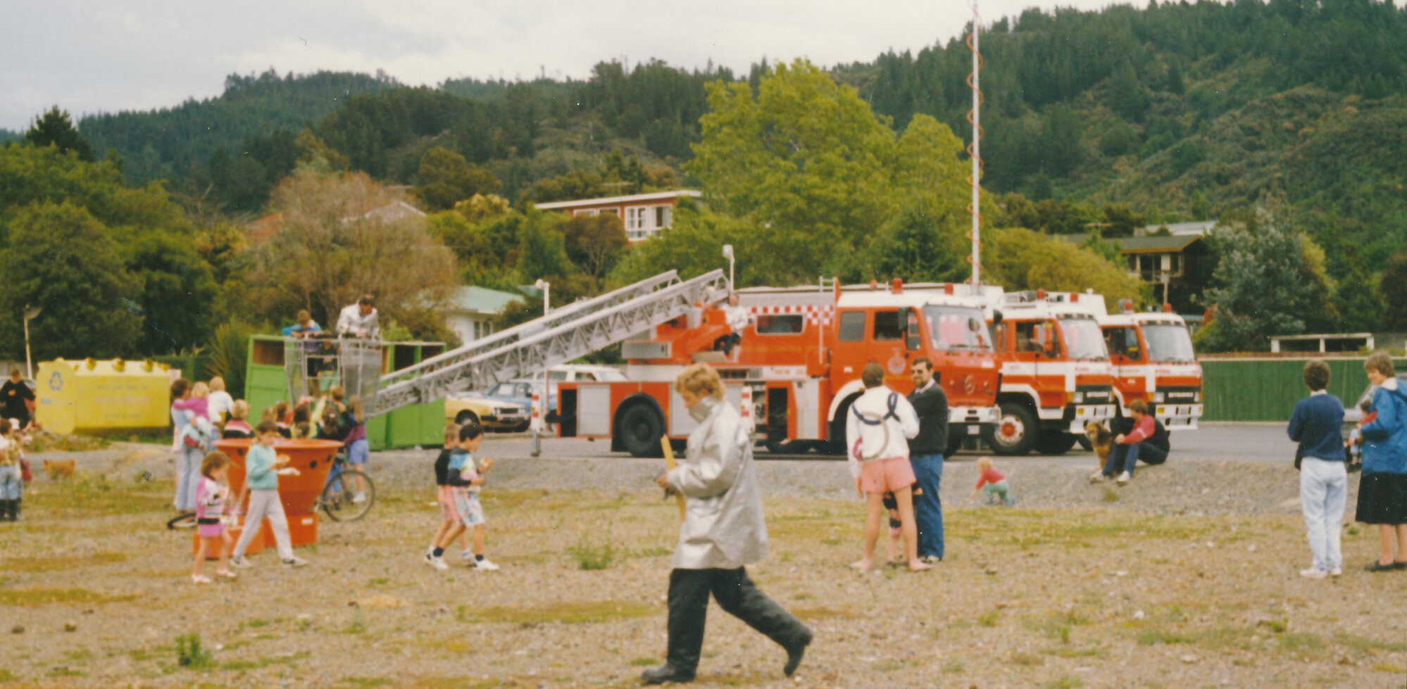 Silverstream Volunteer Fire Brigade; fire-fighting demonstration at Trentham; circa 1990s