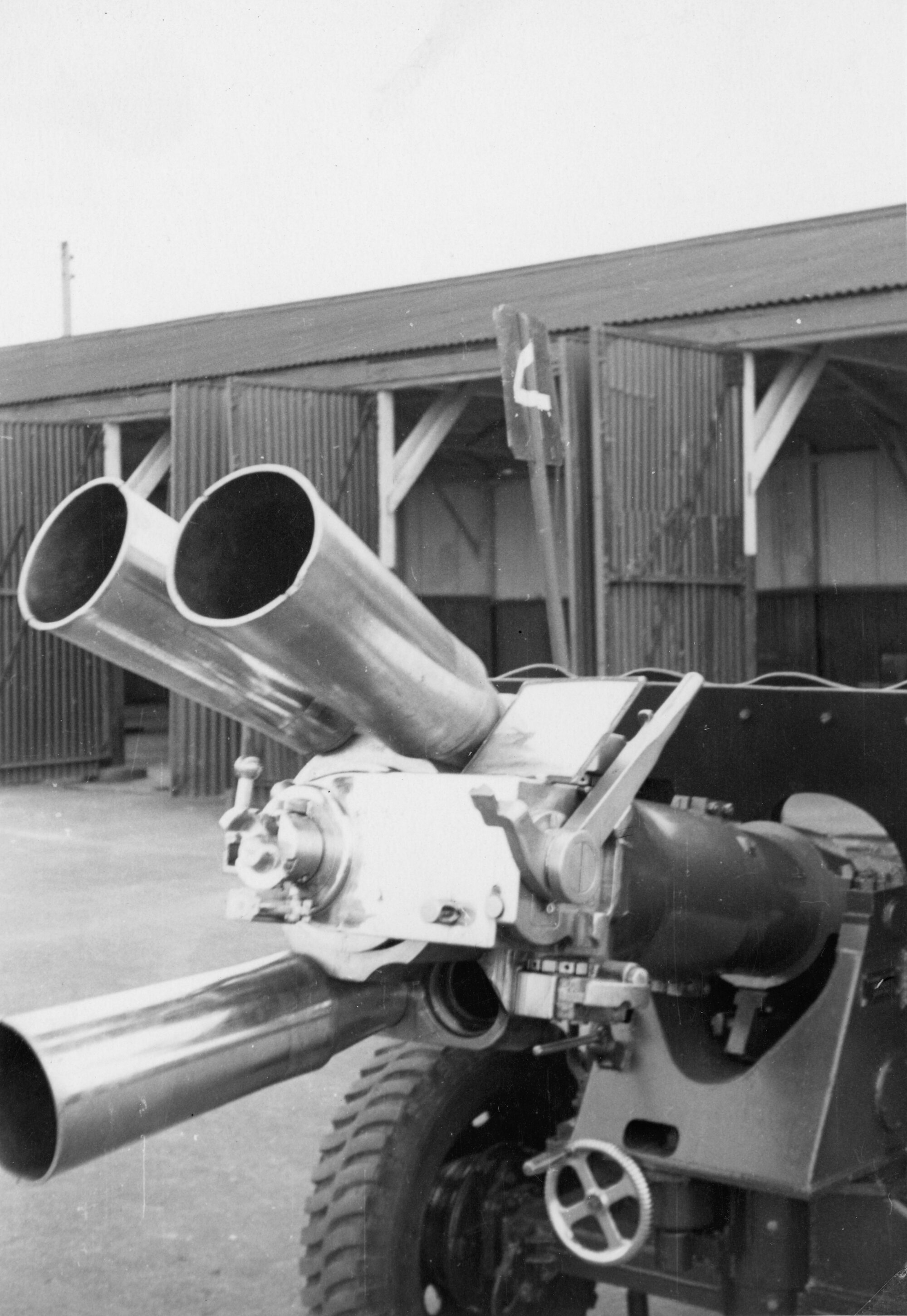 Royal School of Artillery, Larkhill; gun park; breech of recoilless 7.2-inch gun.