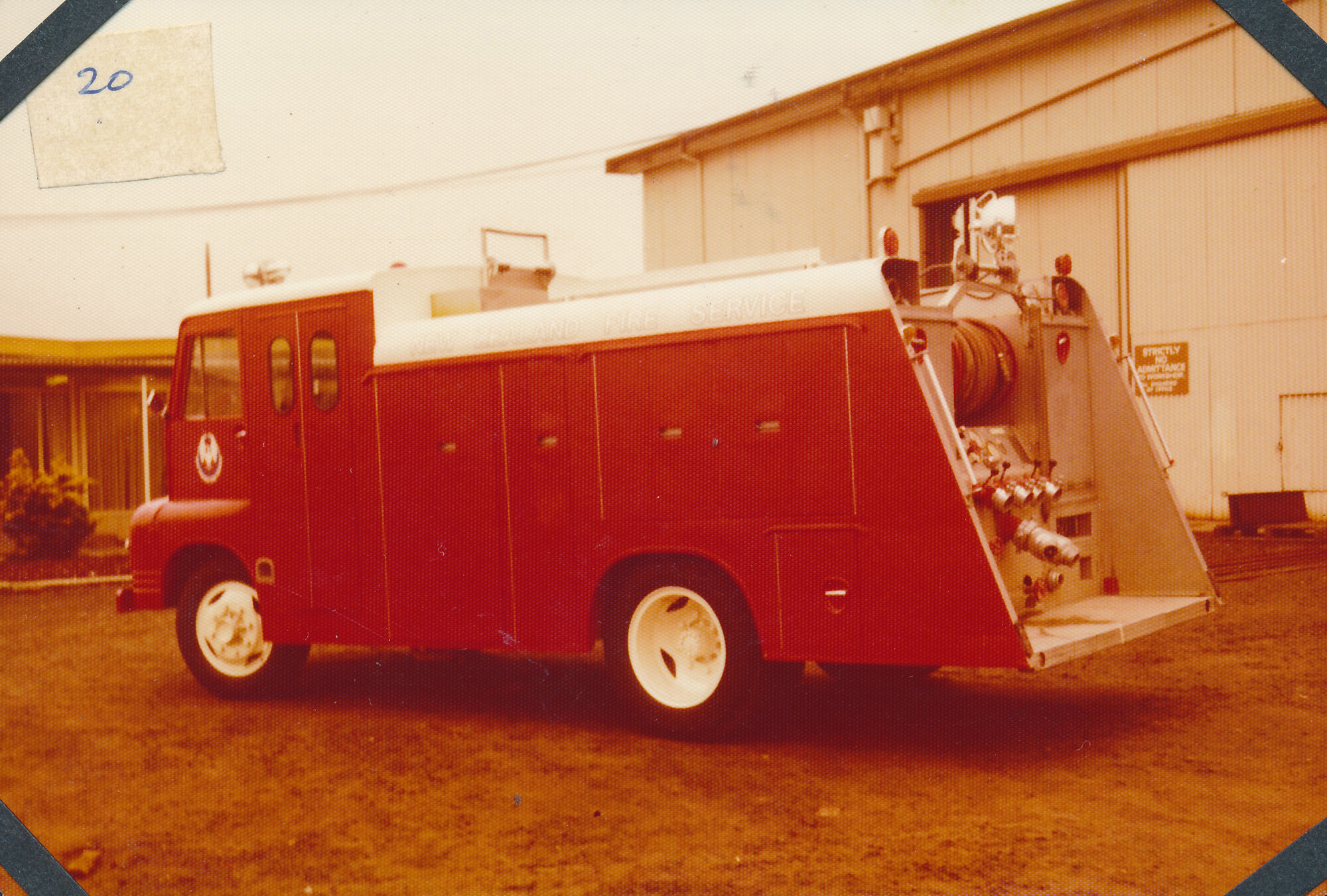 Silverstream Volunteer Fire Brigade engine, 1976; Silverstream Bedford at Mills-Tui workshops, Rotorua