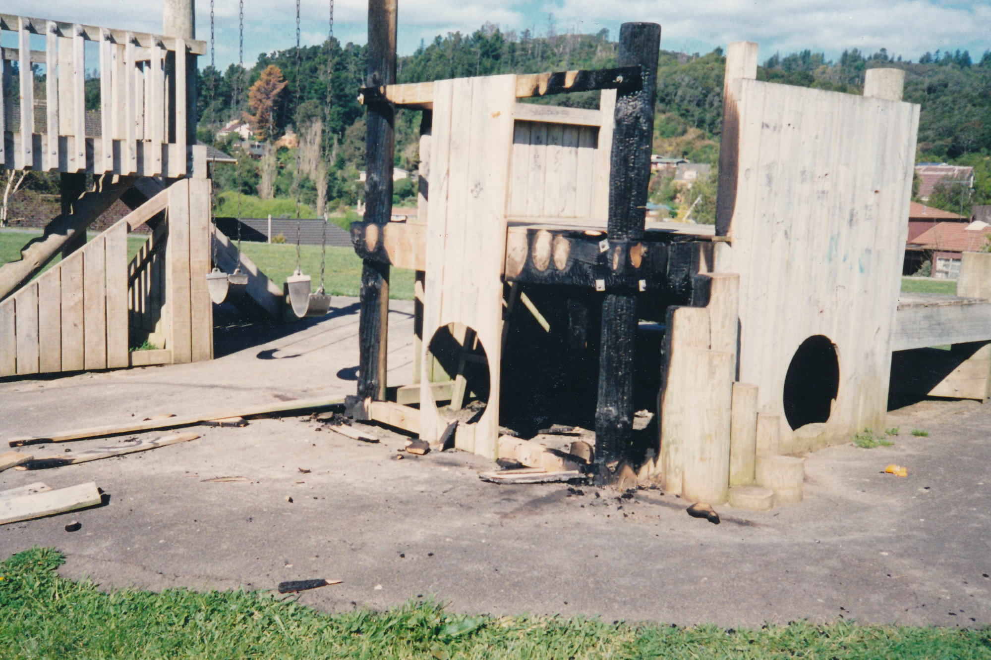 Silverstream Volunteer Fire Brigade; fire; damage at Dunn's Park; 1990