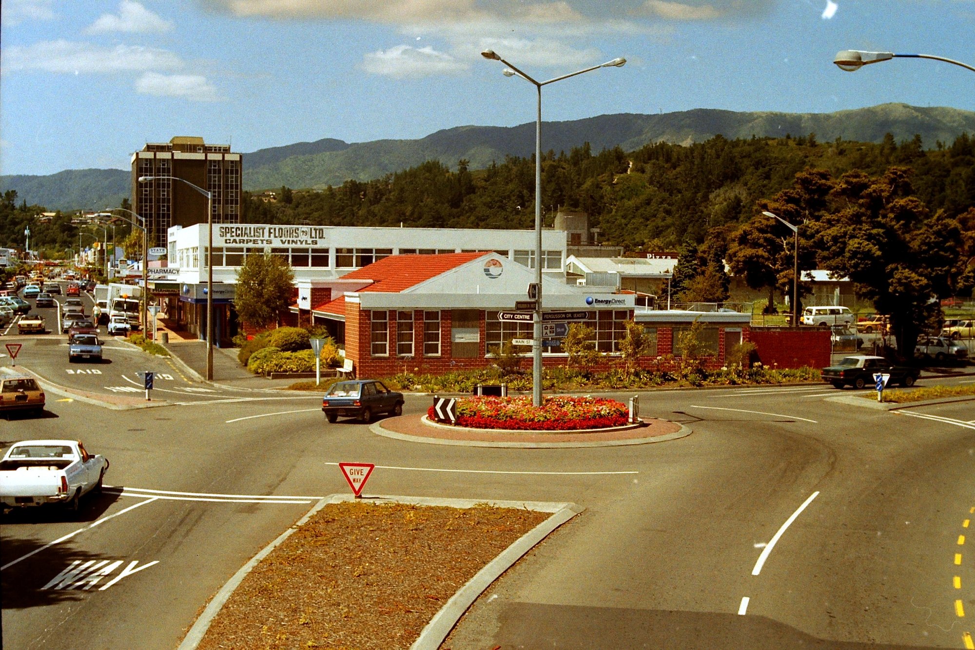 Gardens, Fergusson Drive; roundabout at west end of Main Street