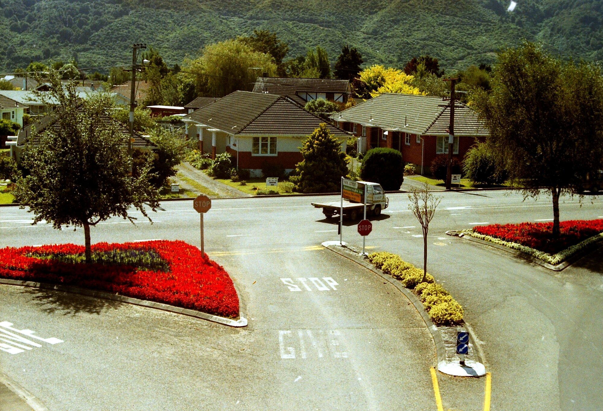 Gardens, Fergusson Drive; Park Street junction
