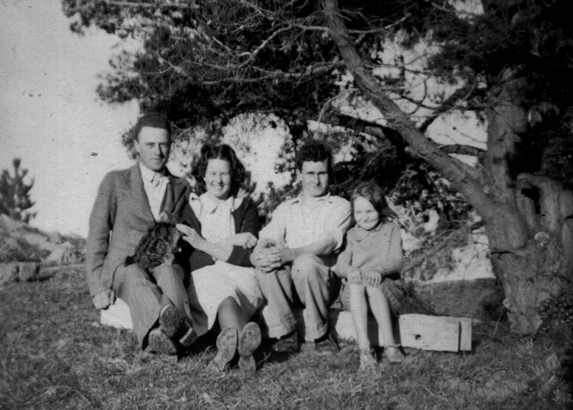 Flora Hoskins (n&eacute;e Danahay) Photograph Album page 2 (4)