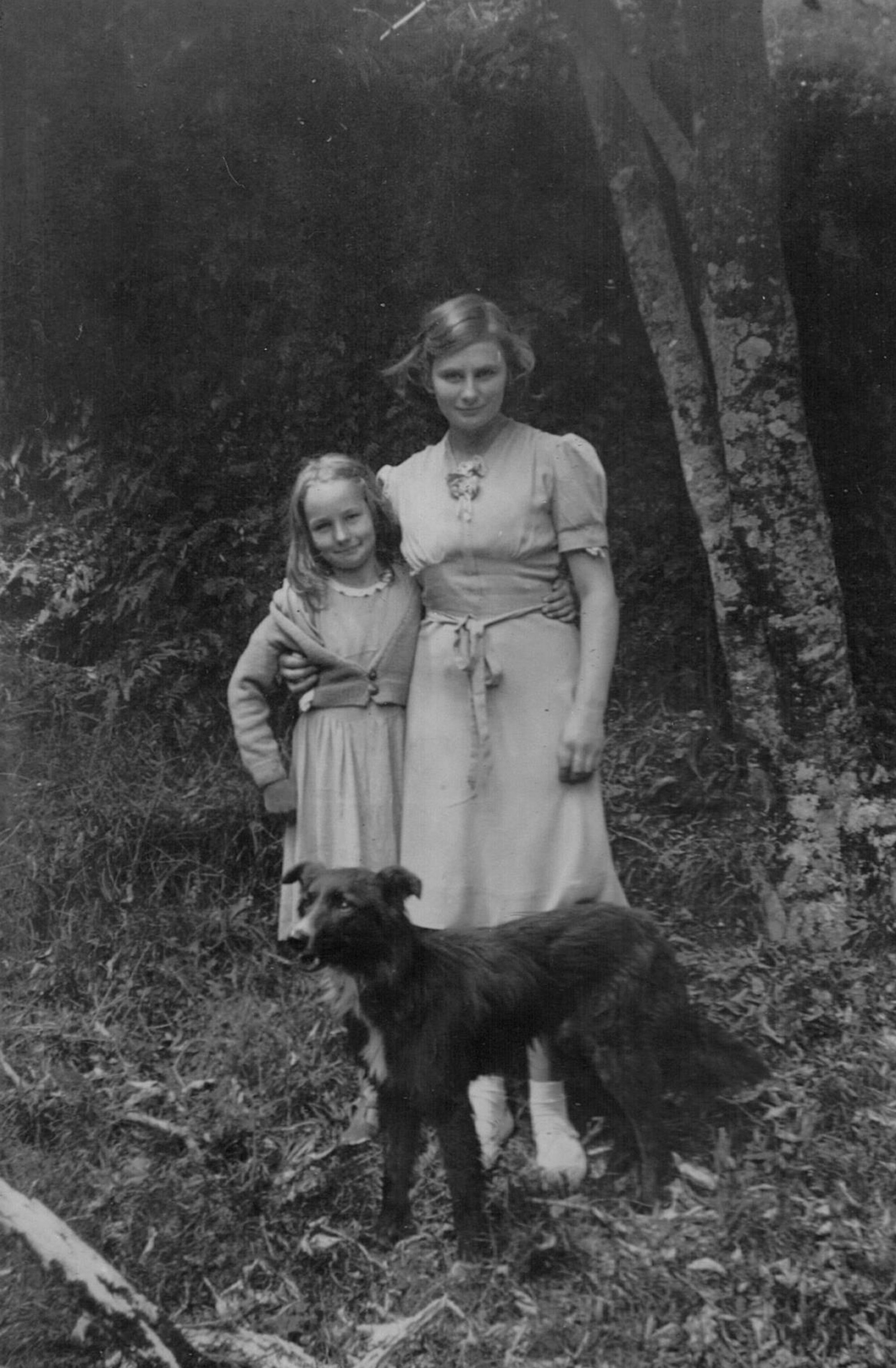 Flora Hoskins (n&eacute;e Danahay) Photograph Album page 10 (1)