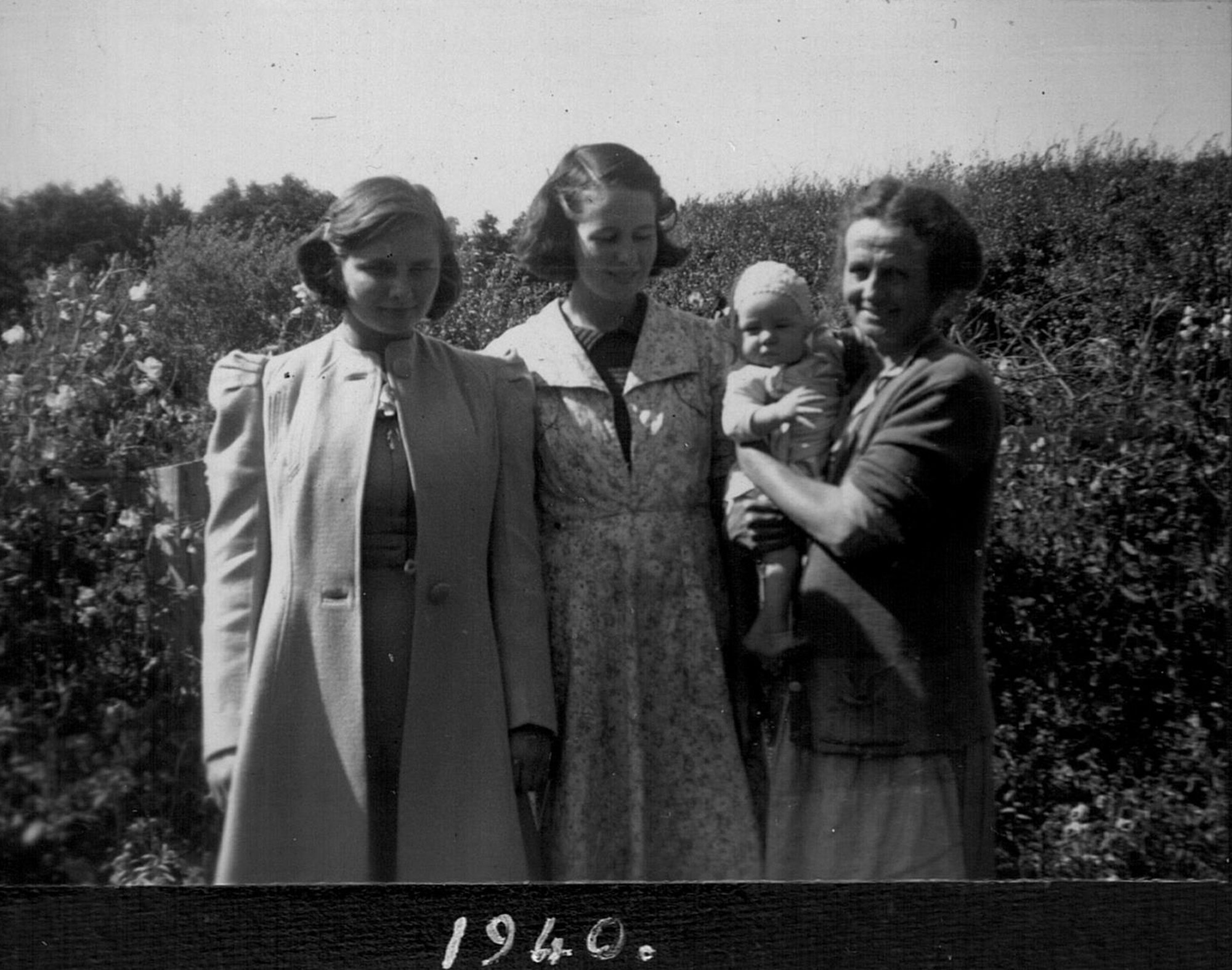 Flora Hoskins (n&eacute;e Danahay) Photograph Album page p9 (1)