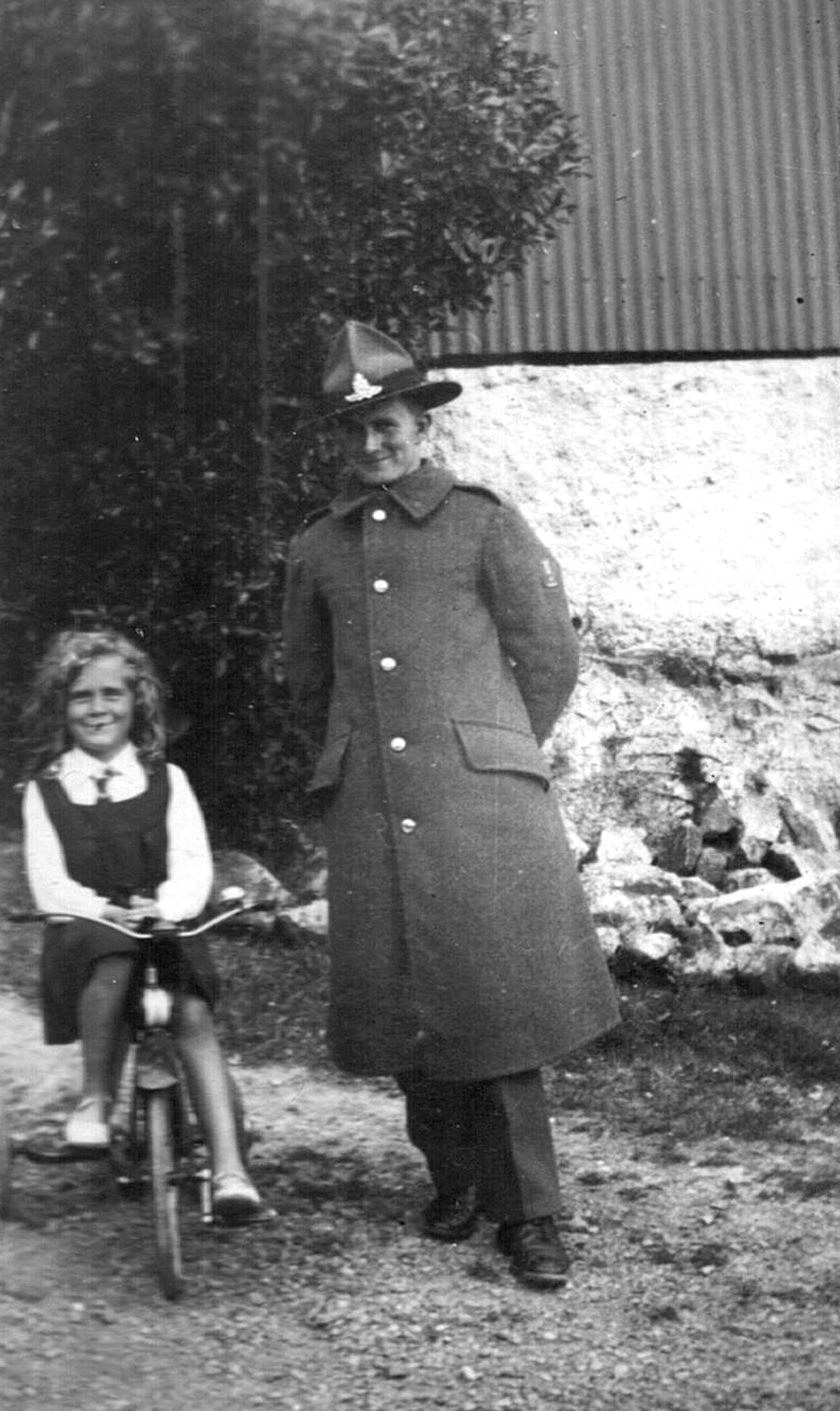 Flora Hoskins (n&eacute;e Danahay) Photograph Album p11 (4)