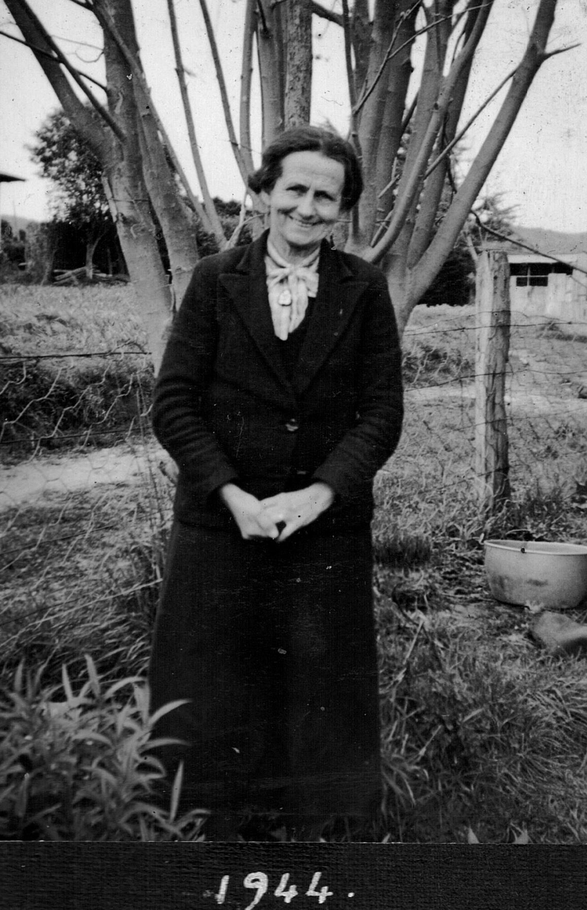 Flora Hoskins (n&eacute;e Danahay) Photograph Album p12 (4)