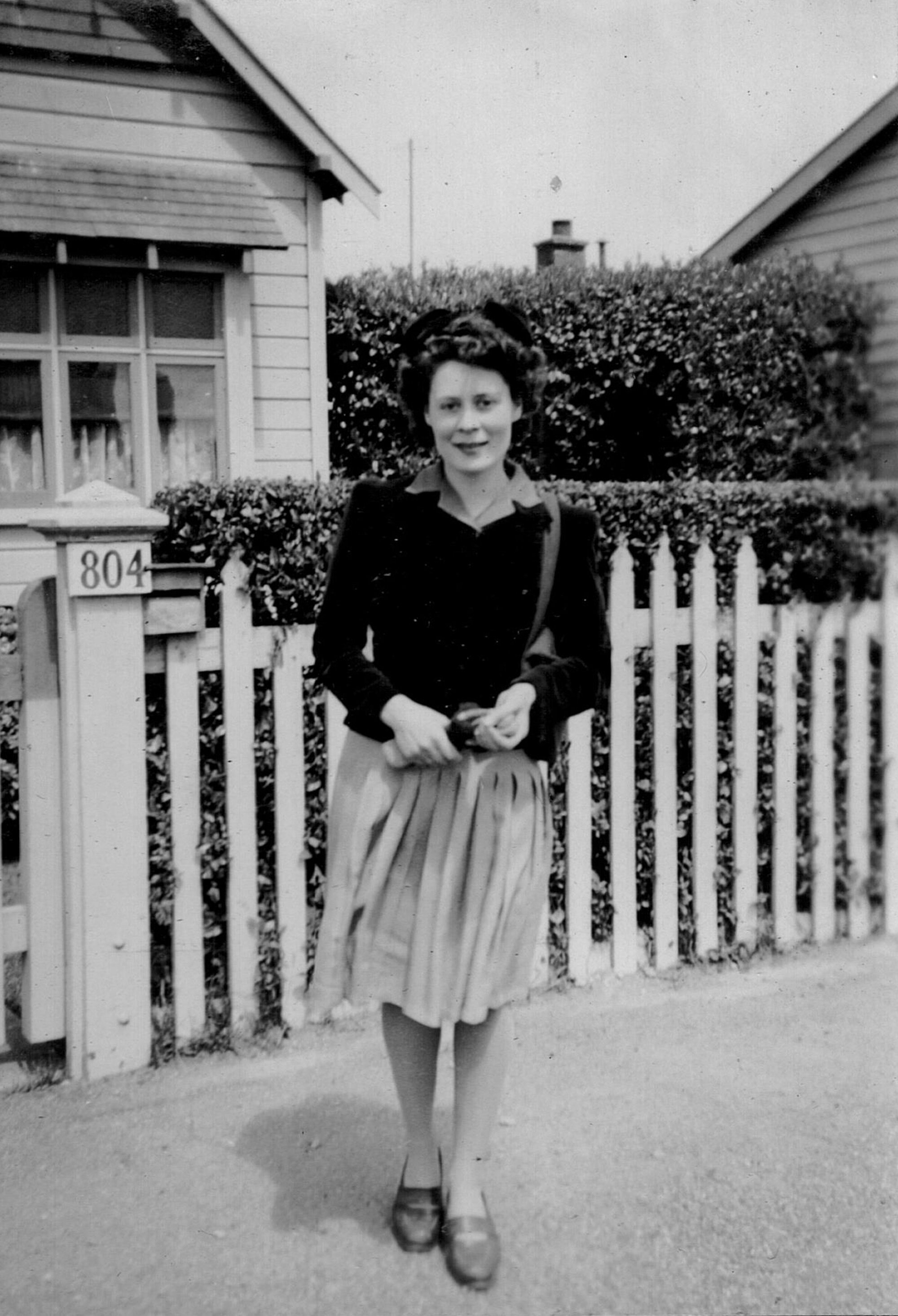 Flora Hoskins (n&eacute;e Danahay) Photograph Album p15 (3)