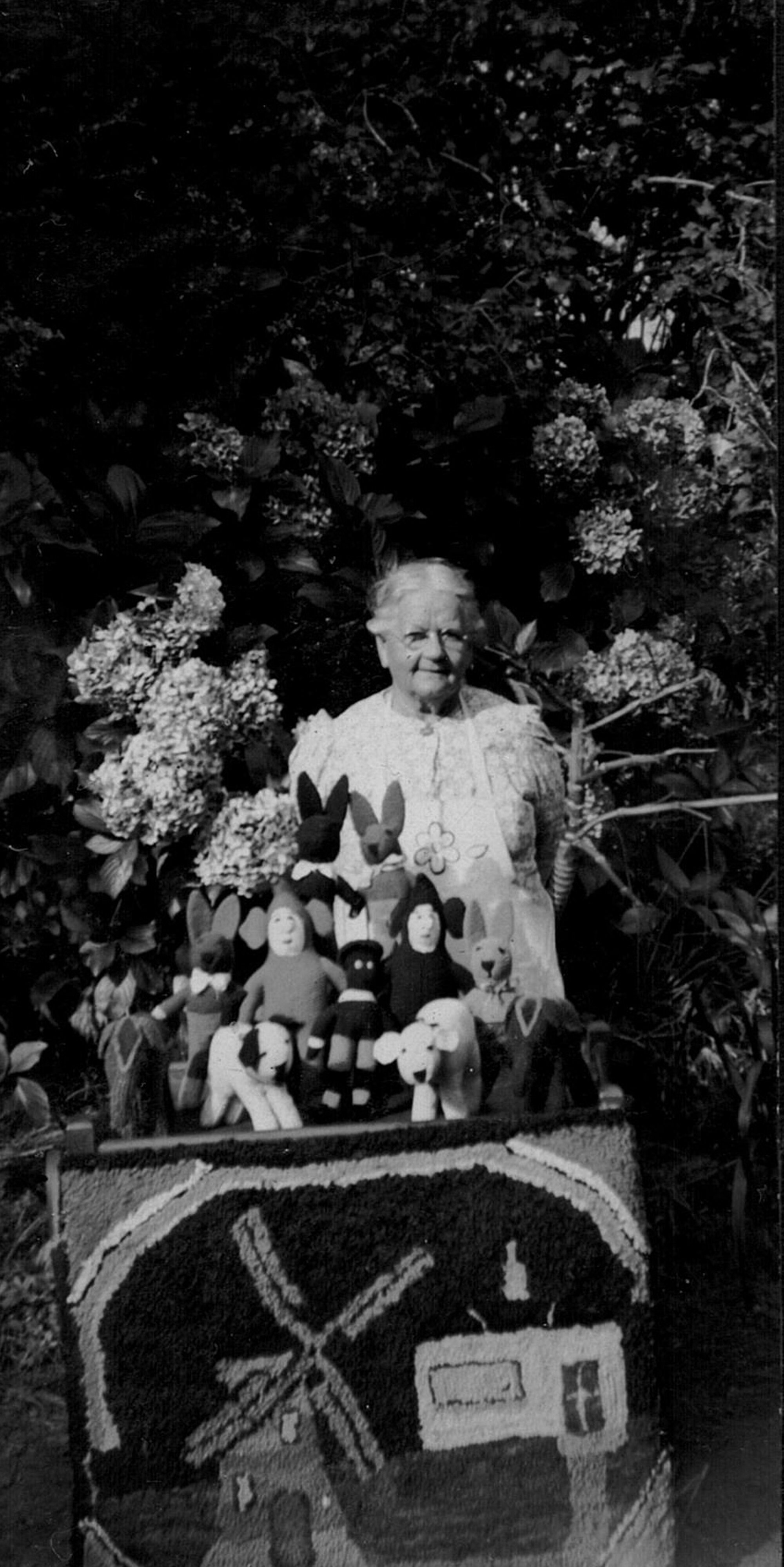 Flora Hoskins (n&eacute;e Danahay) Photograph Album p24 (7)