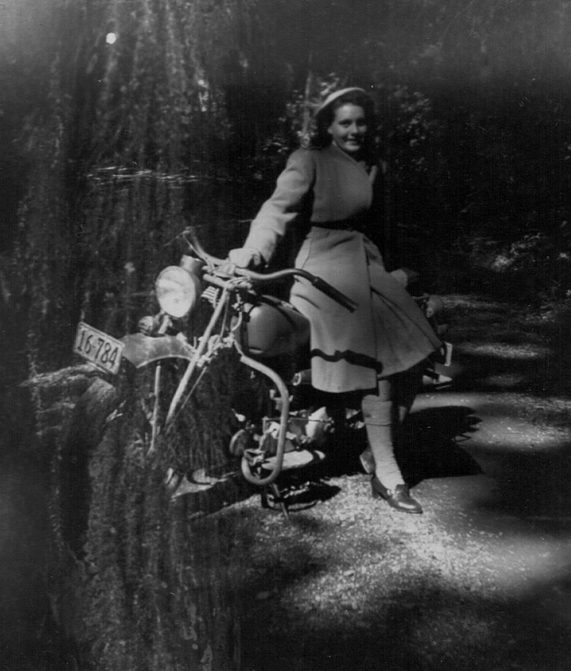 Flora Hoskins (n&eacute;e Danahay) Photograph Album p25 (3)