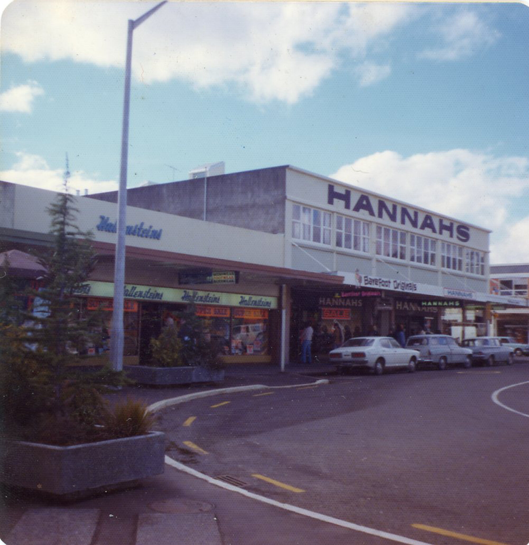Hallensteins and Hannahs; Main Street; July 1977
