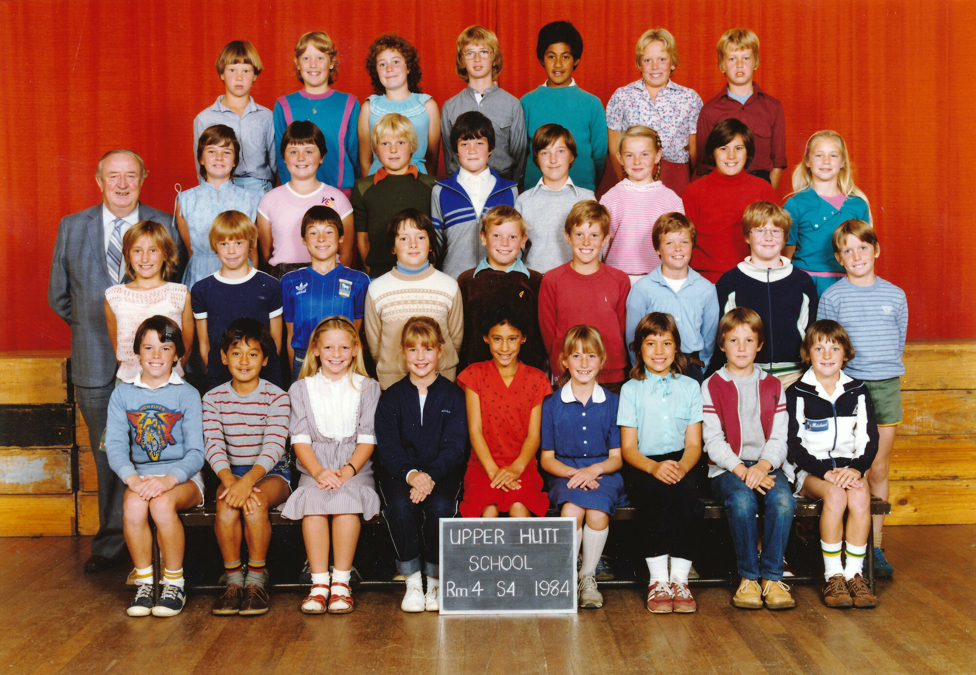 Upper Hutt School, Room 4, Standard 4; 1984