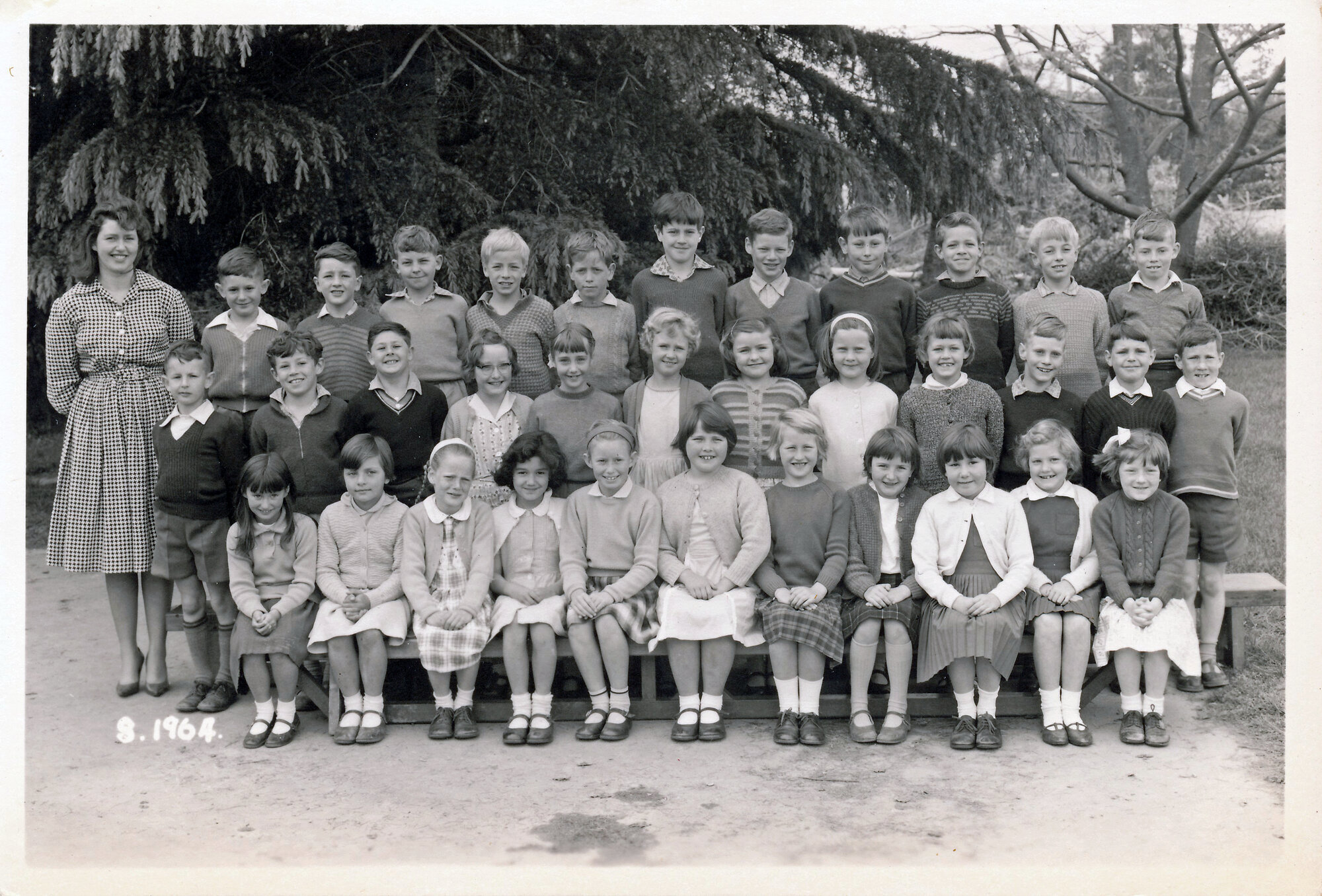 Upper Hutt School, unidentified class; 1964