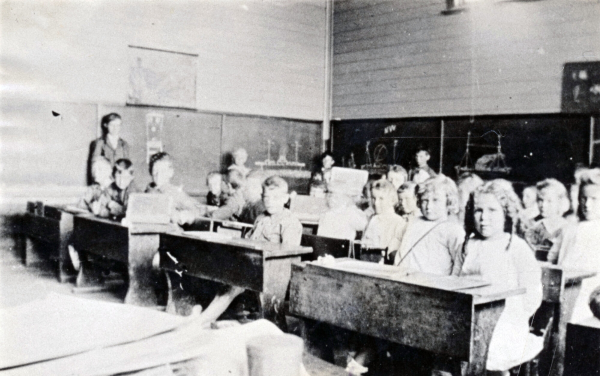 Upper Hutt School, Standard 1 in the new classroom; 1918
