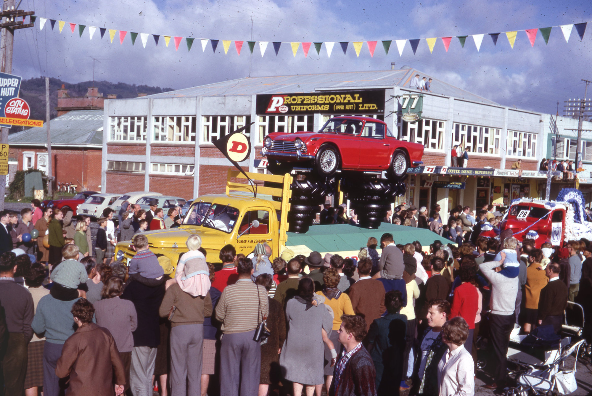 Upper Hutt City Status Celebrations; Dunlop Float; 1966