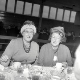 Wedding; Victor Mills, Carol Sharpe 32. [P1-8706-11096]