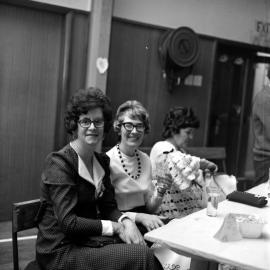 Wallis 25th wedding anniversary13. [P1-8828-11218]