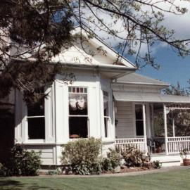 House, Whiteman's Valley Road; Whitemans' villa.