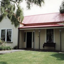 House, Fergusson Drive; No.  707; Golders cottage.