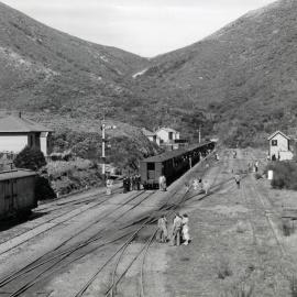 Summit station; Taita Central School excursion train - September 1955. 