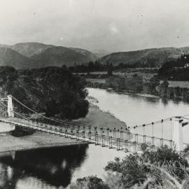 Maoribank Suspension Bridge; ca 1924