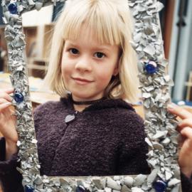 Maoribank School 'Fabulous Frames' technology project; Nicole Avison, 7 with frame covered with spray-painted broken shells.