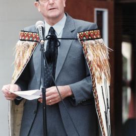 Ōrongomai Marae 2002; Waitangi open day; Wayne Guppy, mayor.