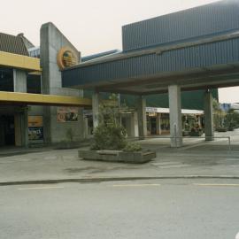Main Street 1989 11; Provincial Tavern and Geange Street end of pedestrian precinct.