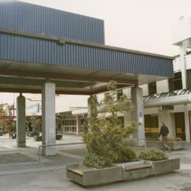 Main Street 1989 12; pedestrian precinct and ANZ Bank, from the western (Geange Street) end.