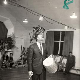 Māwai Hakona; visit by Native Americans B  8