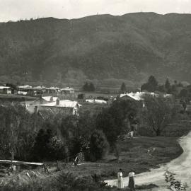 Whitemans Road, Silverstream, 1921, looking towards river from the turnoff to Chatsworth Road.