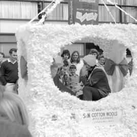 Upper Hutt Queen Carnival Parade 007; Smith & Nephew.