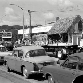 Christmas Parade 1970(?); King Street; No. 1; Māwai Hakona, and Spinners and Weavers.