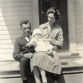 Hector and May (née Hazelwood) Poulson and daughter Eda