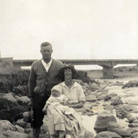 Hector and May Poulson with daughter Eda, 1928