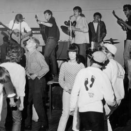 Bitter End band, young people dancing