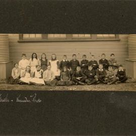 Upper Hutt Primary School; class photo, 1909 or later