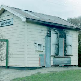 Trentham railway station; racecourse platform building - August 1990.
